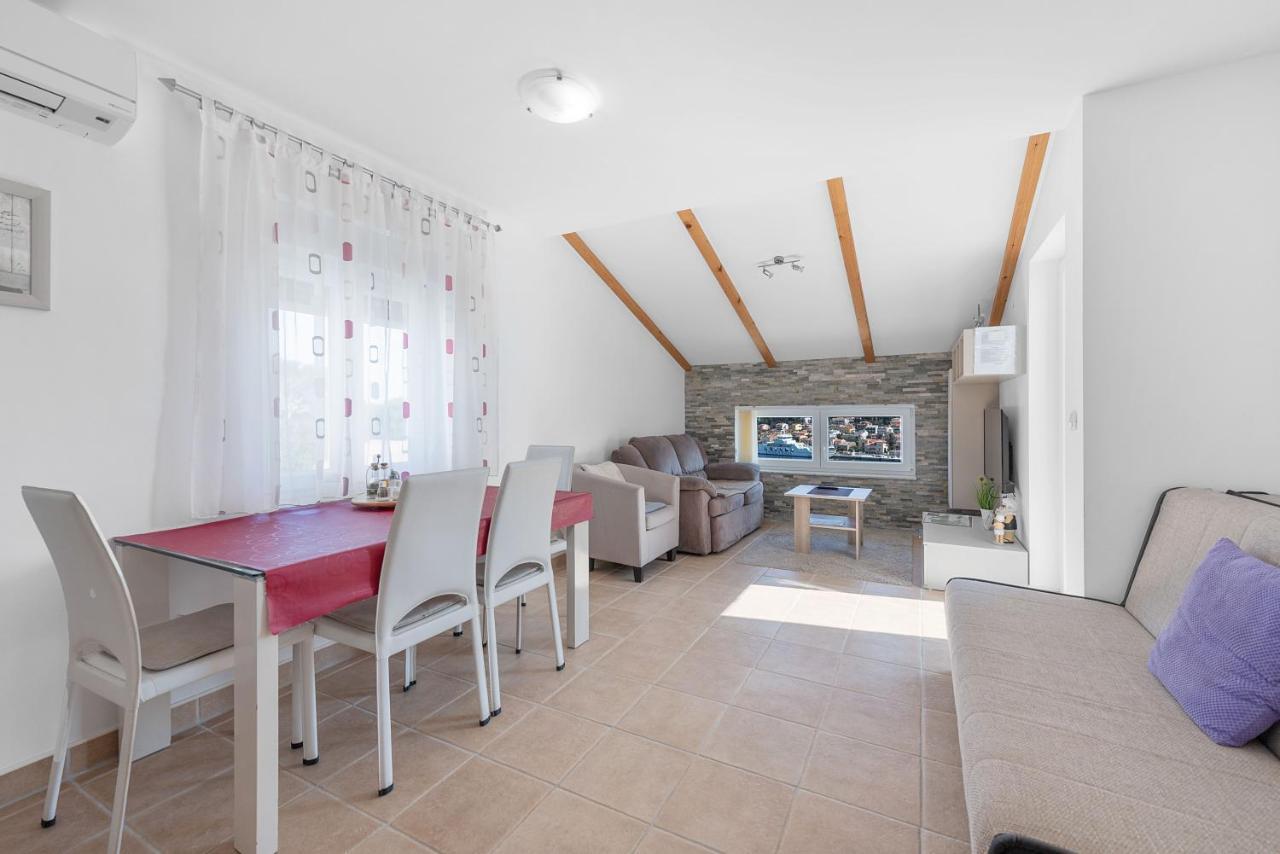 Apartments Joni Cikat Mali Lošinj Eksteriør bilde
