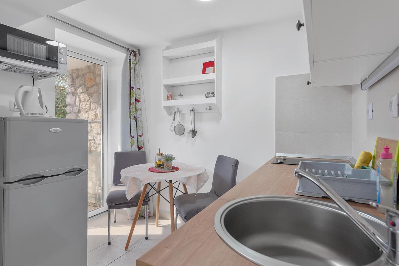 Apartments Joni Cikat Mali Lošinj Eksteriør bilde