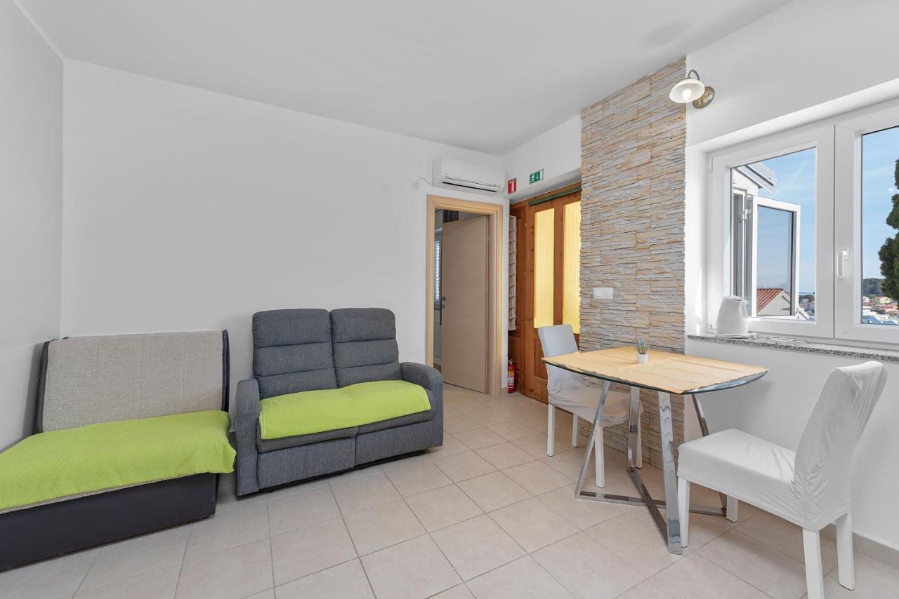 Apartments Joni Cikat Mali Lošinj Eksteriør bilde