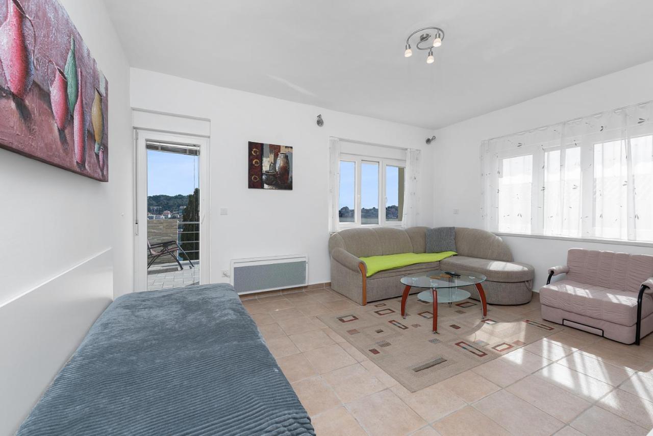 Apartments Joni Cikat Mali Lošinj Eksteriør bilde