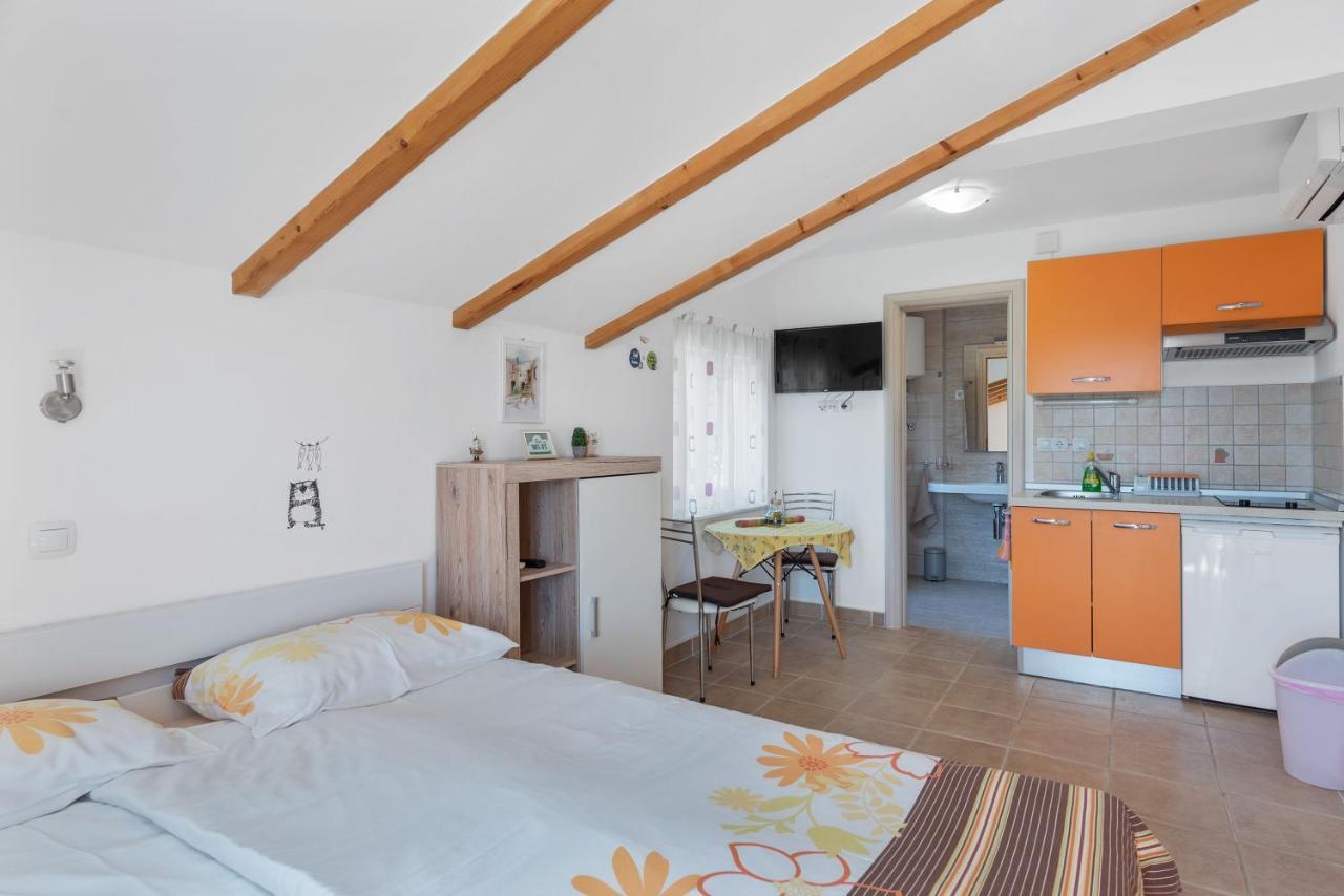 Apartments Joni Cikat Mali Lošinj Eksteriør bilde