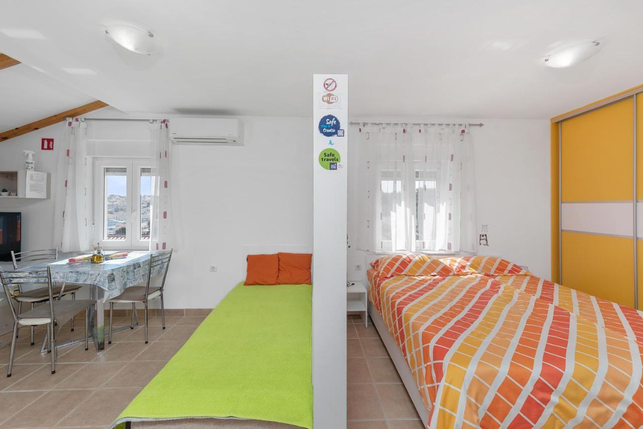 Apartments Joni Cikat Mali Lošinj Eksteriør bilde